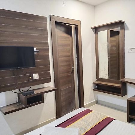 Hotel Khaleej Residency Near U S Embassy Chennai Exterior foto